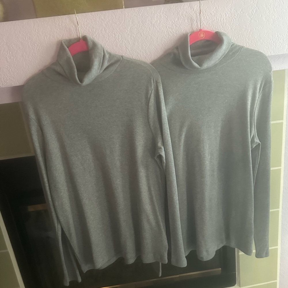 ♠️ 2  WHITE STAG TURTLENECK TOPS (GRAY) ♠️